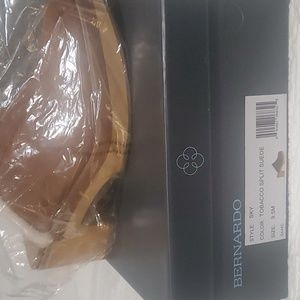 Bernardo SKY suede clogs 9.5M